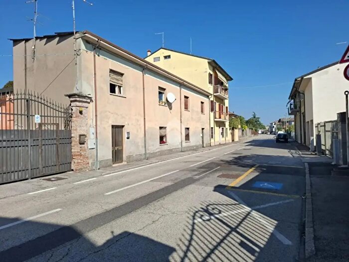 Casa quadrilocale in vendita in Via C Battisti, Zevio