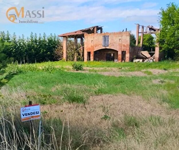 Casa con 6 locali in vendita in Strada Provinciale San Benedetto, San Pietro In Casale