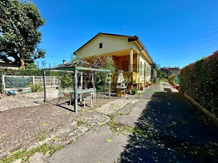 Casa quadrilocale in vendita in Via Antonio Rosmini, Seveso