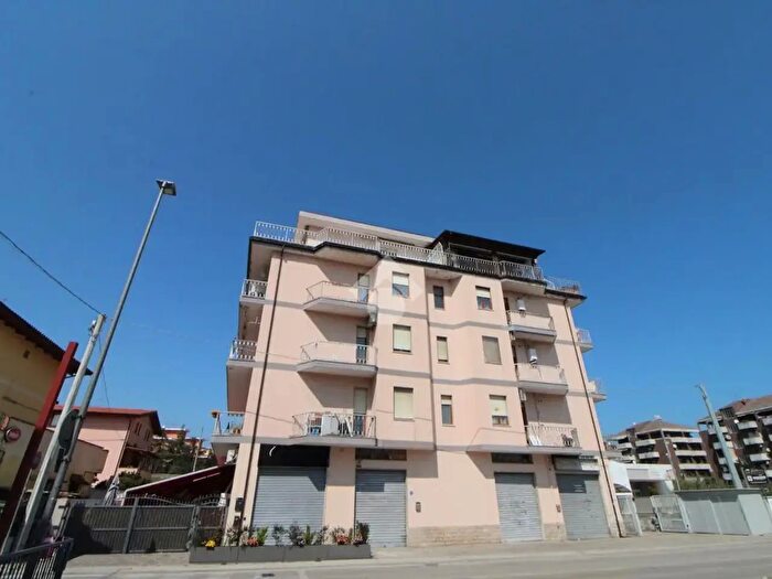 Appartamento trilocale in vendita in Via Tirino, Pescara