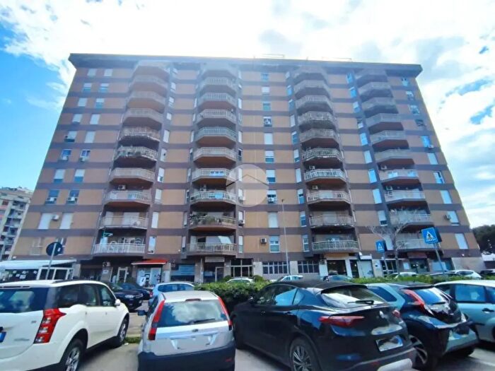 Appartamento con 7 locali in vendita in Via Sardegna, Palermo