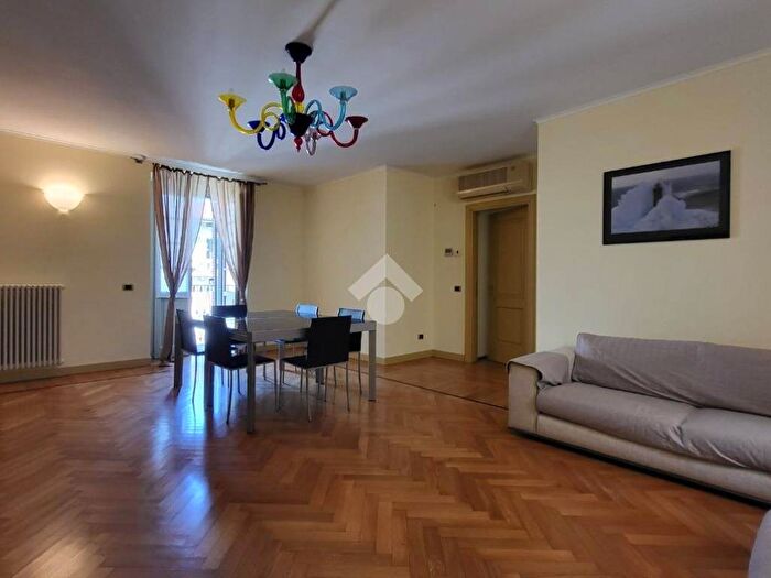 Appartamento trilocale in affitto in Vicolo Macellerie, Centro, Bergamo