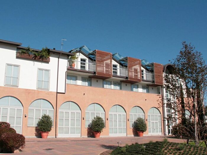 Appartamento quadrilocale in affitto in Via Papa Giovanni XXIII, Meda