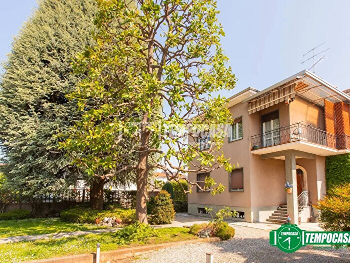 Casa con 6 locali in vendita in Via Canton Santo, Busto Arsizio
