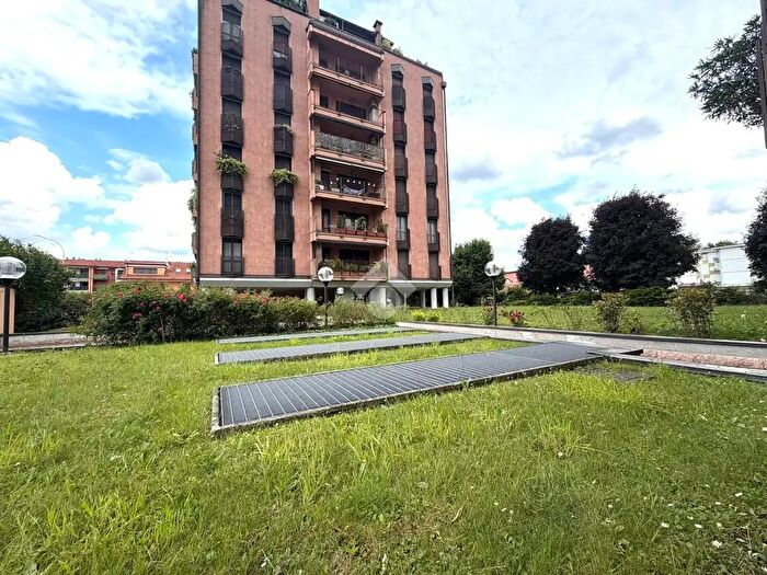 Appartamento trilocale in vendita in Via Aldo Moro, Settimo Milanese