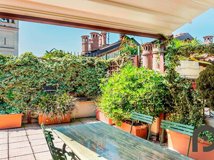 Casa quadrilocale in affitto in Via della Moscova, Turati, Milano