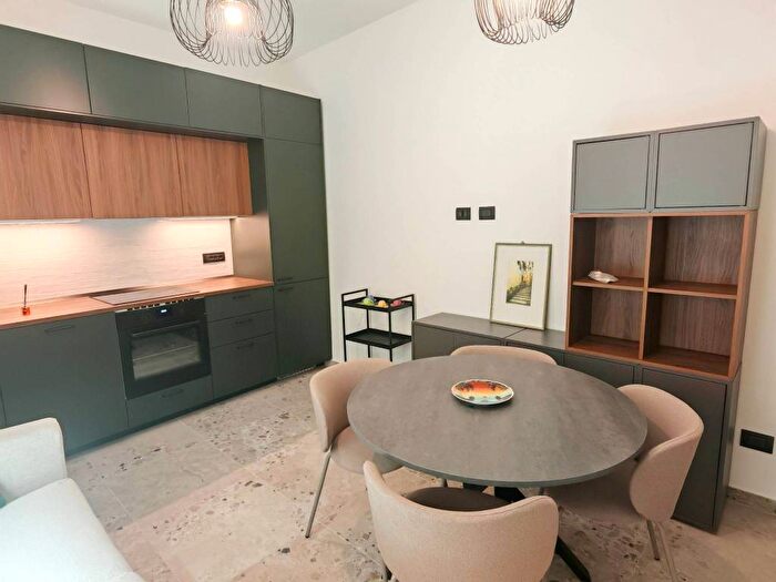 Appartamento bilocale in affitto in Via Giuseppe Rovelli, Centro Storico, Como