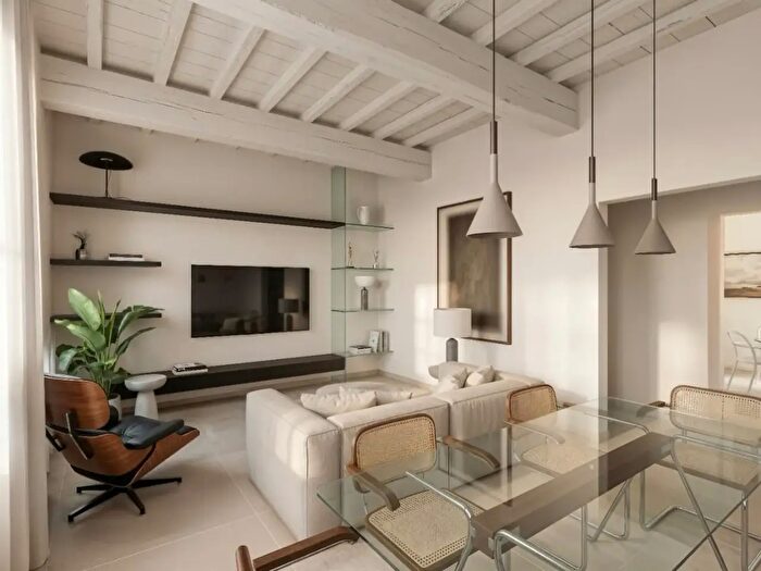 Appartamento con 7 locali in vendita in Calcinaia