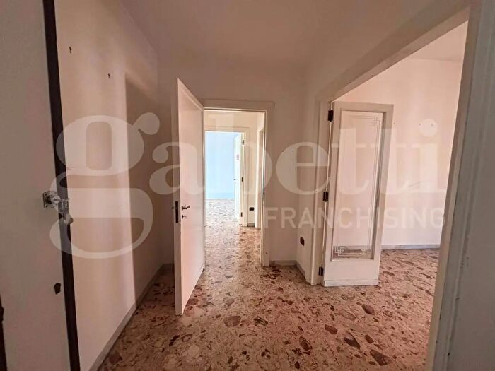 Appartamento trilocale in vendita in Via Manzoni, Napoli