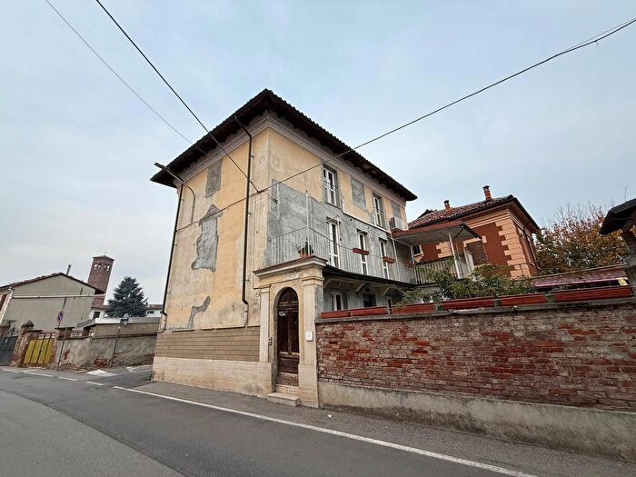 Casa con 8 locali in vendita in Via Gamondio, Castellazzo Bormida