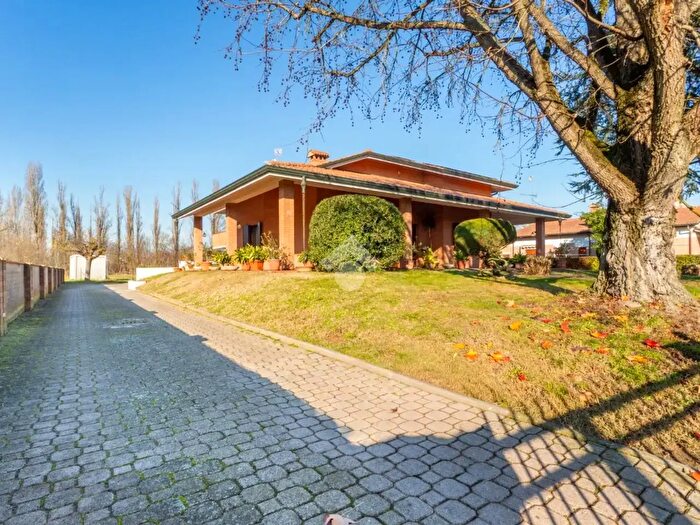 Casa con 8 locali in vendita in Via Pontegradella, Ferrara