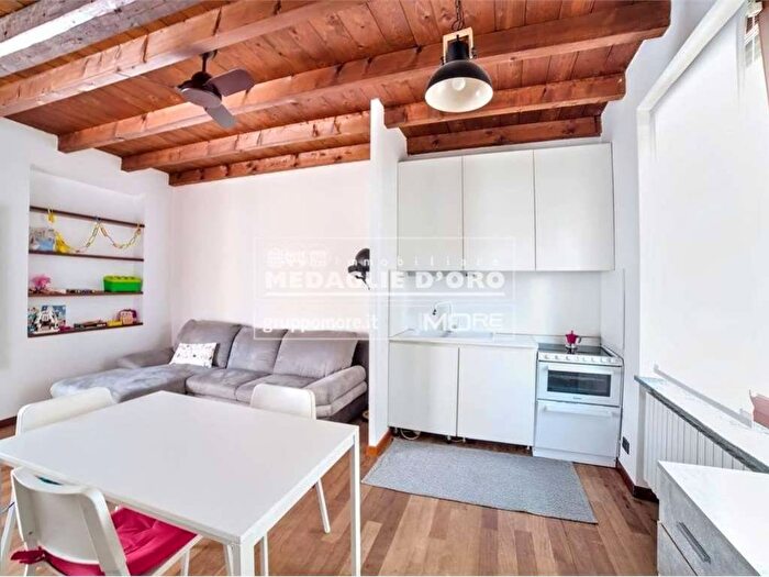 Appartamento trilocale in affitto in Via Carlo Porta, Centro Storico, Monza