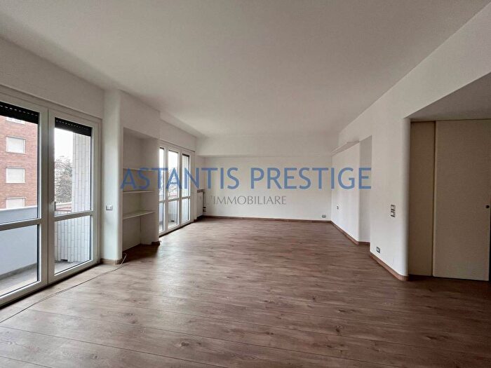 Appartamento trilocale in affitto in Via Vincenzo Monti, Vincenzo Monti, Milano