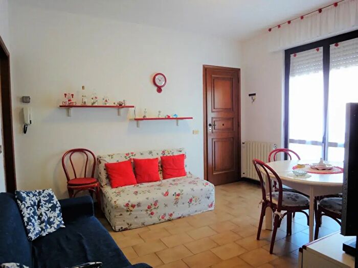 Appartamento trilocale in vendita in Via Palestrina, Viareggio