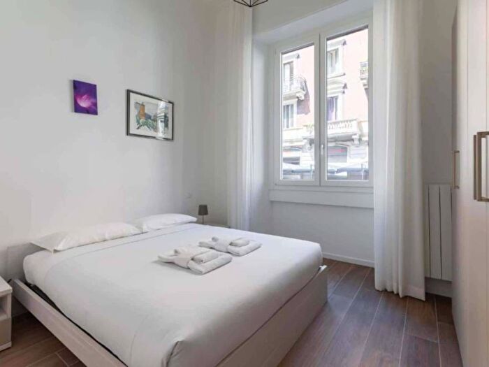 Appartamento trilocale in affitto in Via Giulio Tarra, Centrale, Milano