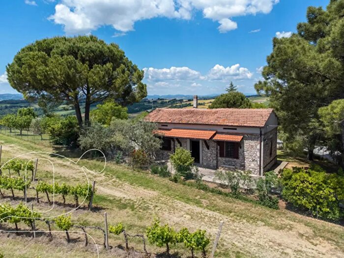 Casa trilocale in vendita in Via Valle Andrea, Todi