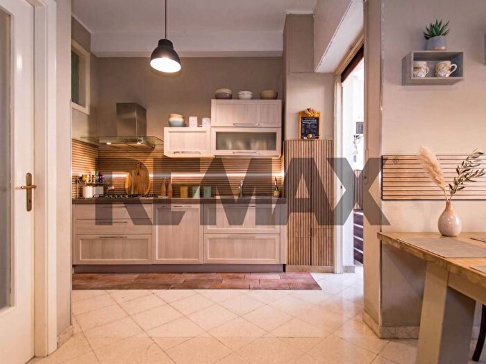 Appartamento quadrilocale in affitto in Via Emanuele Notarbartolo, Libertà Villabianca, Palermo