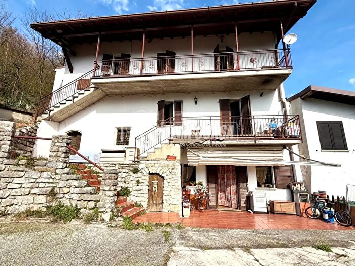 Casa quadrilocale in vendita in Via Fontanella, Adrara San Rocco