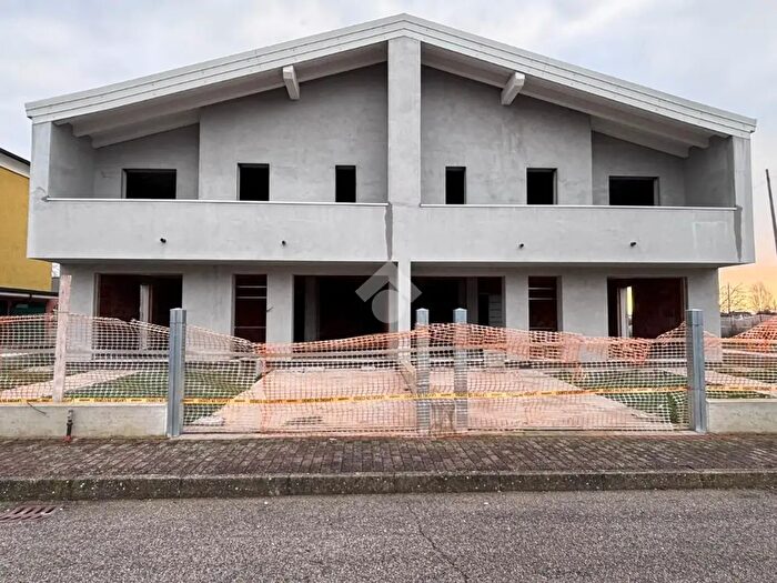 Casa con 5 locali in vendita in Via Galvan, Pontelongo