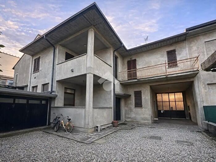 Casa con 6 locali in vendita in Via XX Settembre, BovisioMasciago