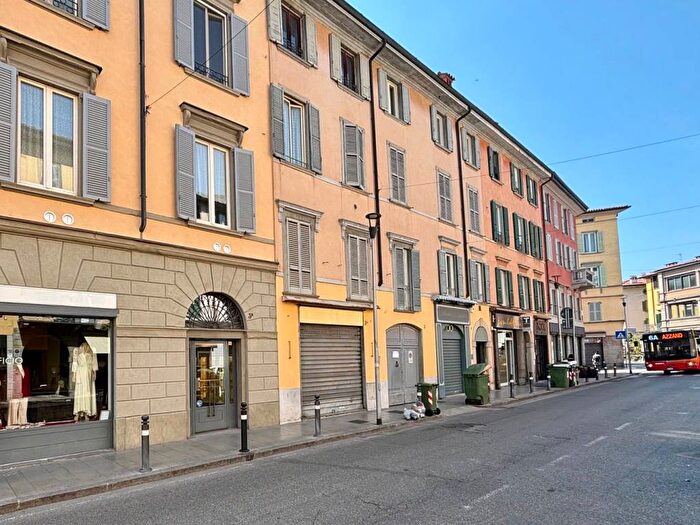 Appartamento trilocale in affitto in Via Zambonate, Centro, Bergamo