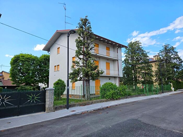 Casa con 9 locali in vendita in Via Vittorio Alfieri San Giovanni in Persiceto Bologna, San Giovanni In Persiceto