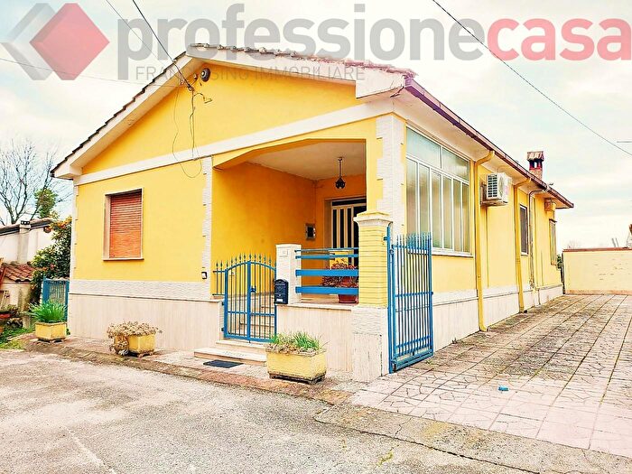 Casa quadrilocale in vendita in Via Casilina, Piedimonte San Germano