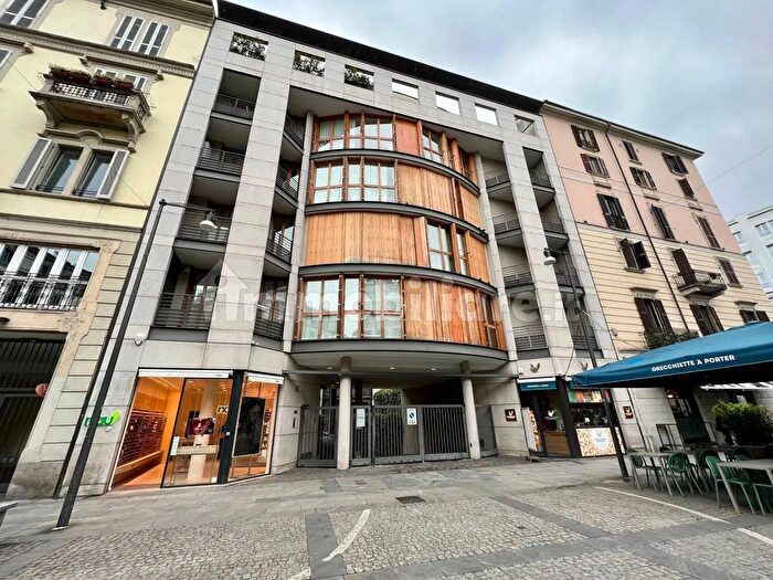 Appartamento quadrilocale in affitto in Largo La Foppa Milano, Milano