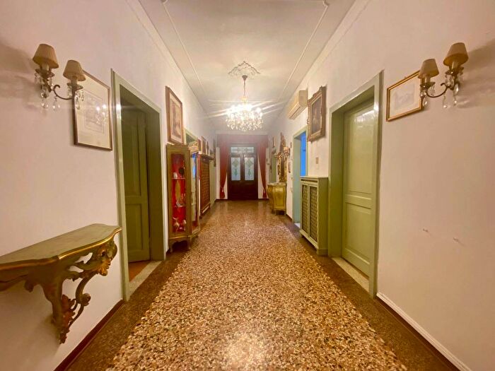 Appartamento quadrilocale in affitto in Via Miranese, Chirignago, Venezia