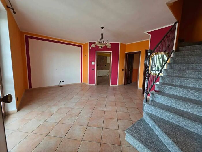 Appartamento con 7 locali in vendita in Via Ghandi, Asti
