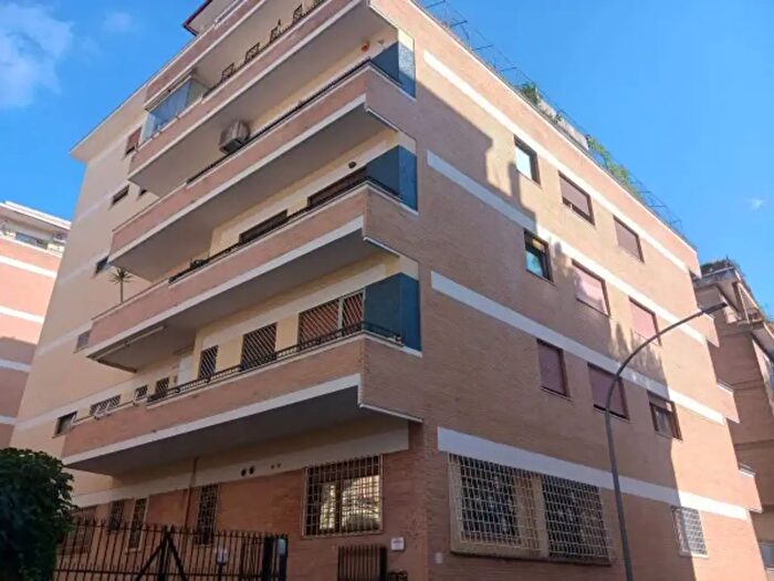 Appartamento trilocale in vendita in Via Achille Loria a, Roma