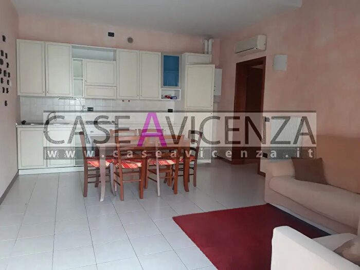 Appartamento bilocale in affitto in Via Costozza, Longare