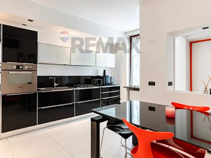 Appartamento trilocale in vendita in Viale Certosa, Milano
