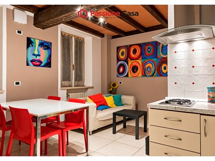 Casa con 8 locali in vendita in Parma