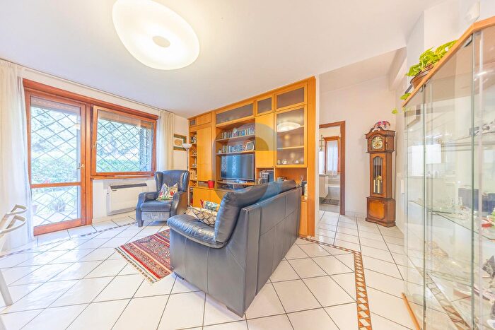 Appartamento con 5 locali in vendita in Via XXV Luglio, Grottaferrata