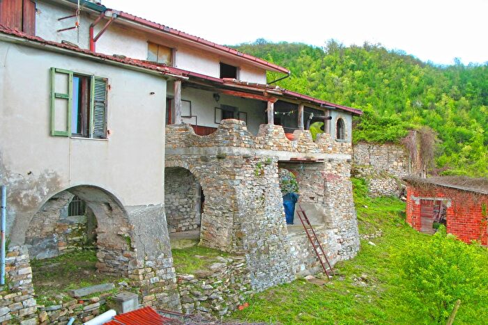 Casa trilocale in vendita in Filattiera