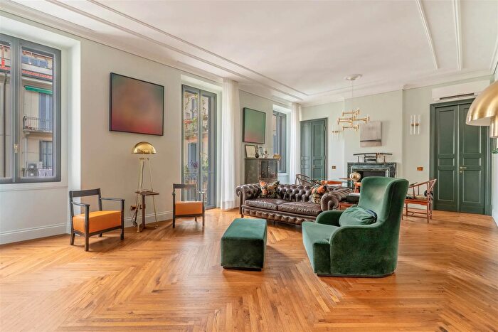 Appartamento con 10 locali in vendita in Milano