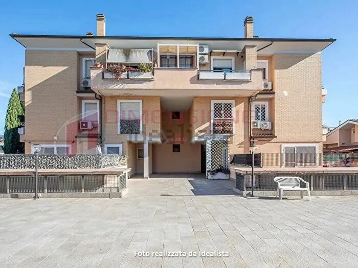 Appartamento trilocale in vendita in Via del Fosso Scilicino, Roma