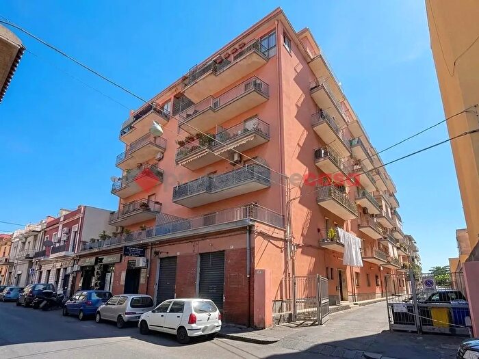 Appartamento trilocale in affitto in Via del Bosco, Catania