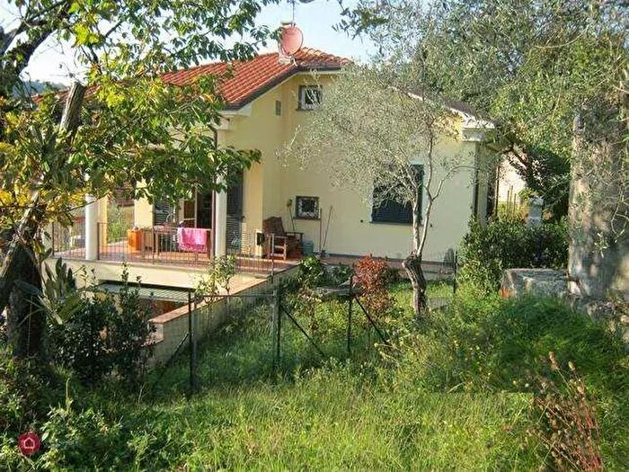 Casa con 8 locali in vendita in Sarzana