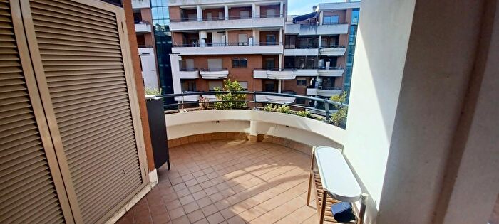 Appartamento trilocale in vendita in Via Francesco Menzio, Roma