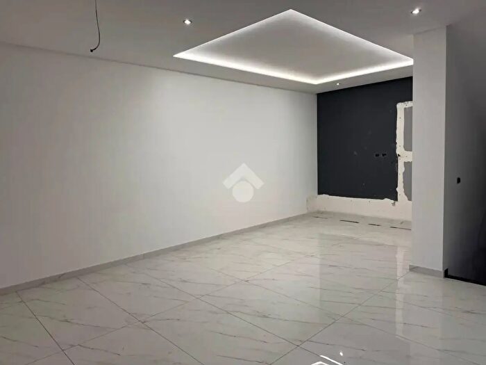 Casa con 7 locali in vendita in Via dei Glicini, Aversa