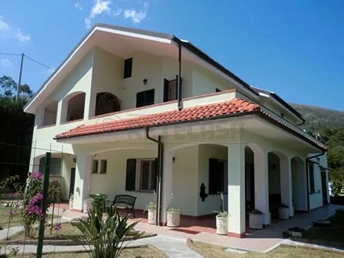 Casa con 10 locali in vendita in Via Rivoire, Ceriale