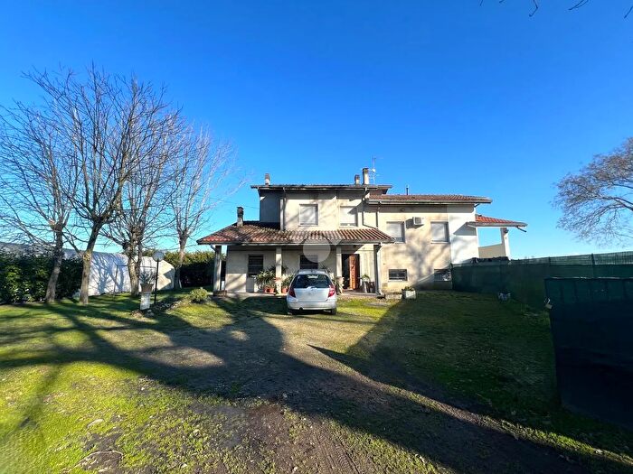 Casa quadrilocale in vendita in Via Massara, Mirandola