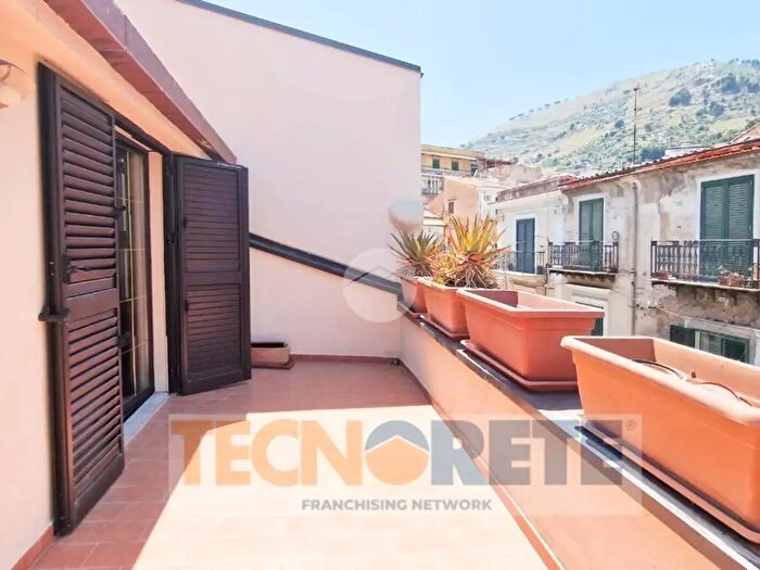 Appartamento trilocale in affitto in Via Roma, Monreale