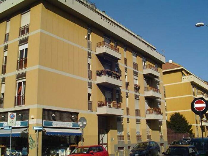 Appartamento trilocale in affitto in Via Andrea Maffei, Montenero, Milano