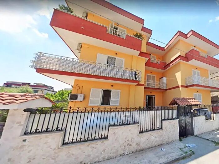 Appartamento trilocale in vendita in Via Niccolò Tommaseo, Casoria