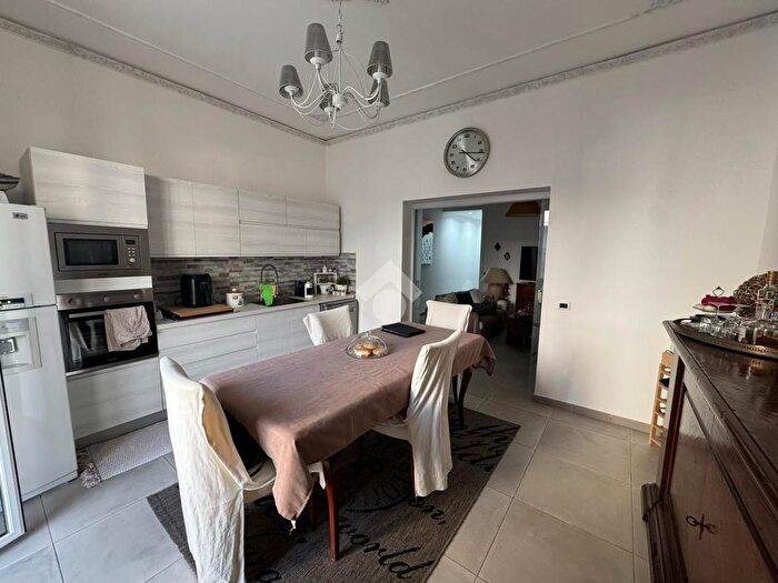 Appartamento trilocale in vendita in Via Massaua, Palermo