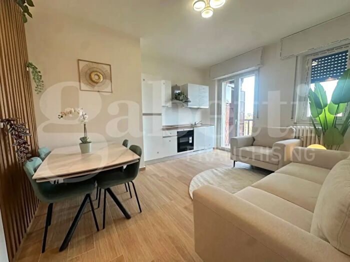 Appartamento quadrilocale in vendita in Via Balsamo Crivelli, Milano