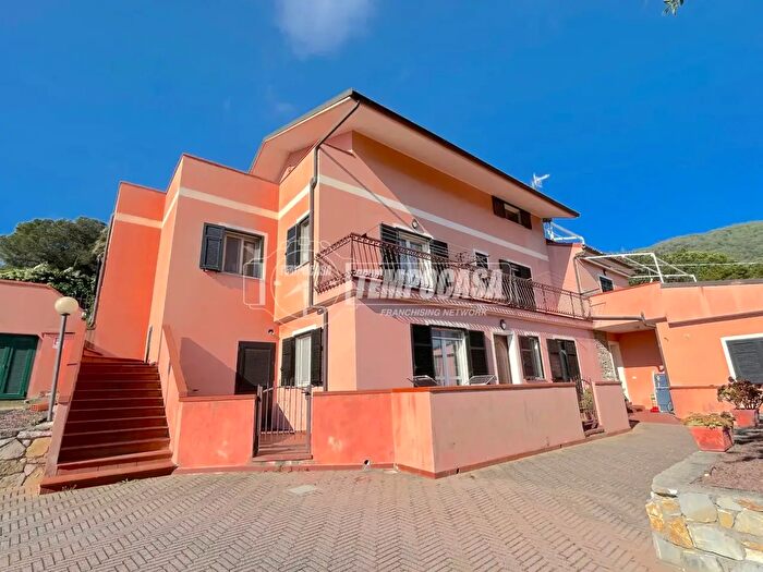 Appartamento trilocale in vendita in Via Marchesi Maglione, Andora